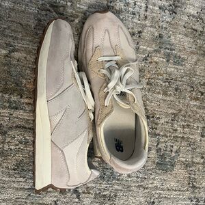 New Balance Cream 327 Sneakers